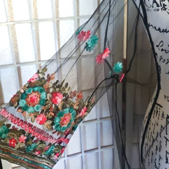 Asha sheer embroidery sleeves and bottom open kimono one size - Picture 3 of 8